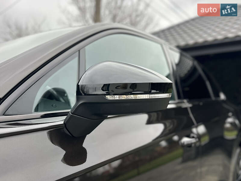 Позашляховик / Кросовер Volkswagen Touareg 2019 в Луцьку
