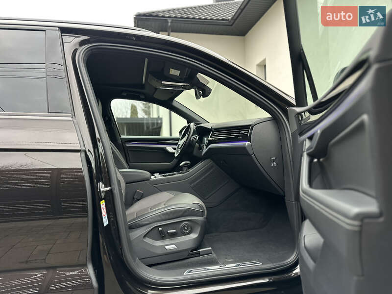 Позашляховик / Кросовер Volkswagen Touareg 2019 в Луцьку