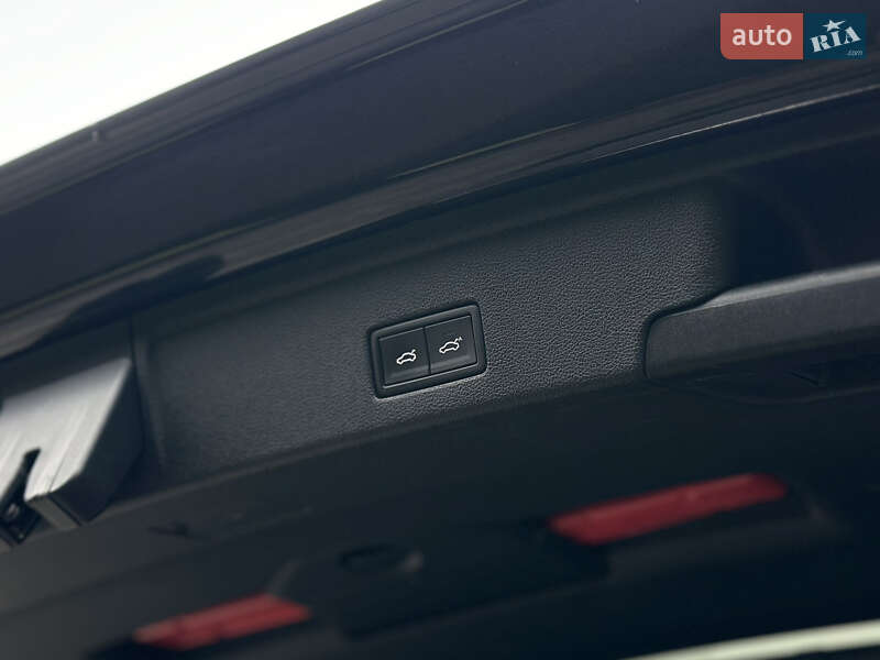 Позашляховик / Кросовер Volkswagen Touareg 2019 в Луцьку