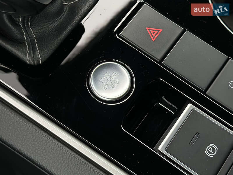 Позашляховик / Кросовер Volkswagen Touareg 2019 в Луцьку