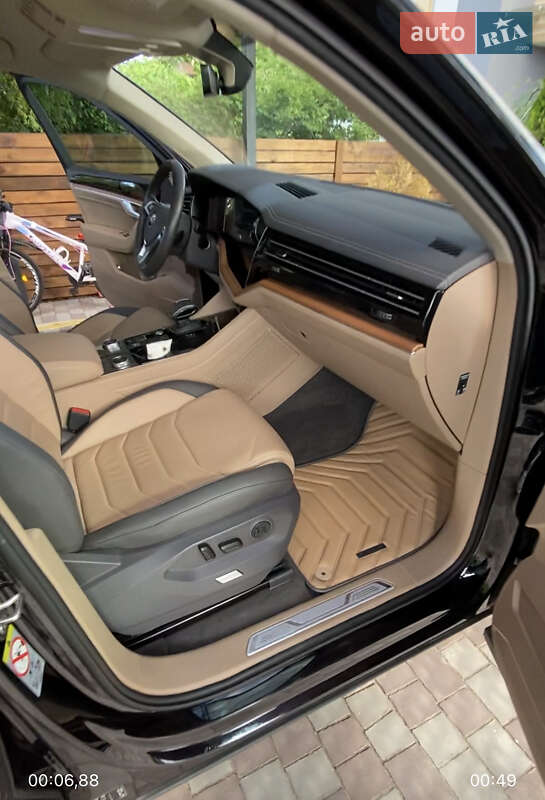 Внедорожник / Кроссовер Volkswagen Touareg 2018 в Днепре