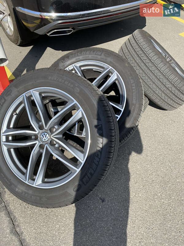 Внедорожник / Кроссовер Volkswagen Touareg 2018 в Днепре