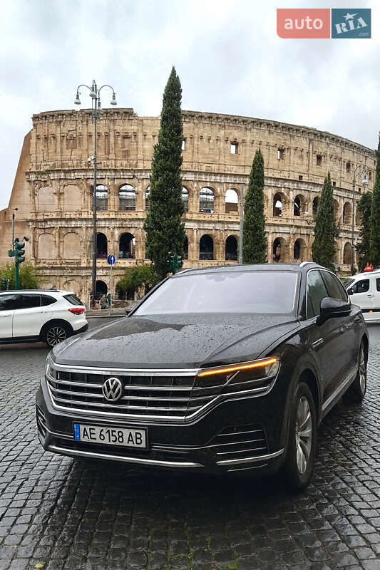 Внедорожник / Кроссовер Volkswagen Touareg 2018 в Днепре