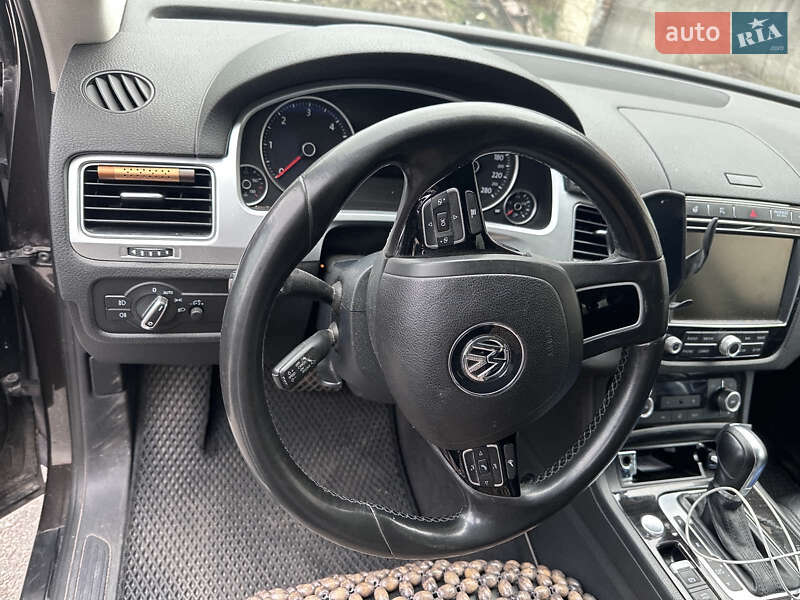 Внедорожник / Кроссовер Volkswagen Touareg 2016 в Киеве