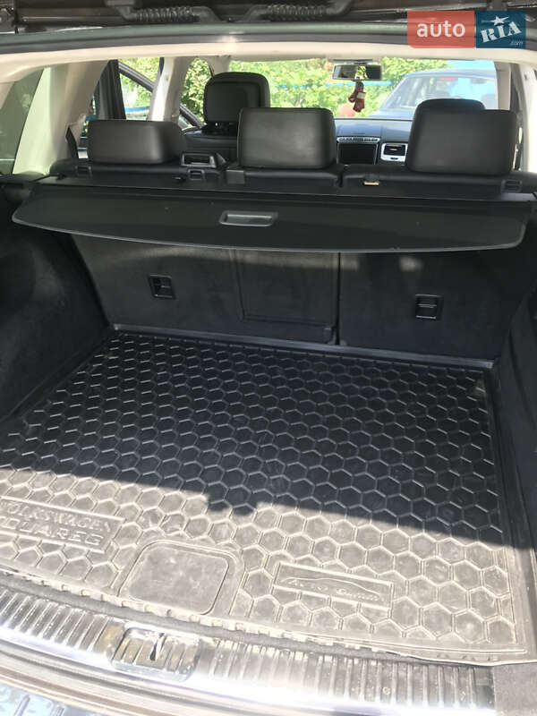 Внедорожник / Кроссовер Volkswagen Touareg 2016 в Киеве