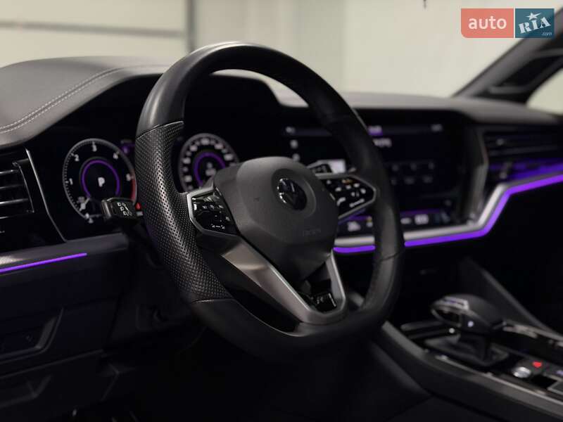 Позашляховик / Кросовер Volkswagen Touareg 2020 в Тернополі