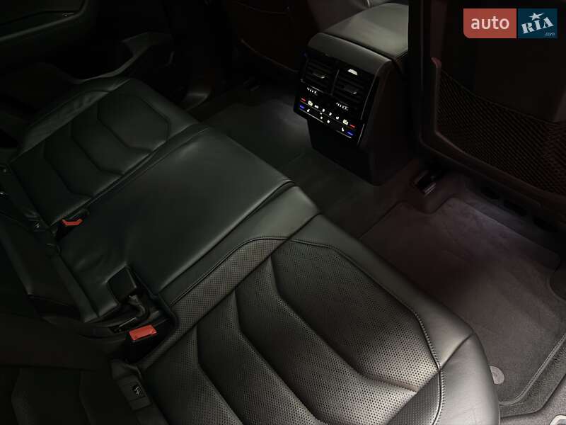 Позашляховик / Кросовер Volkswagen Touareg 2020 в Тернополі