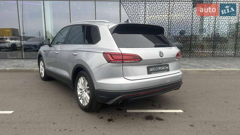 Позашляховик / Кросовер Volkswagen Touareg 2020 в Києві
