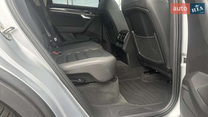 Позашляховик / Кросовер Volkswagen Touareg 2020 в Києві