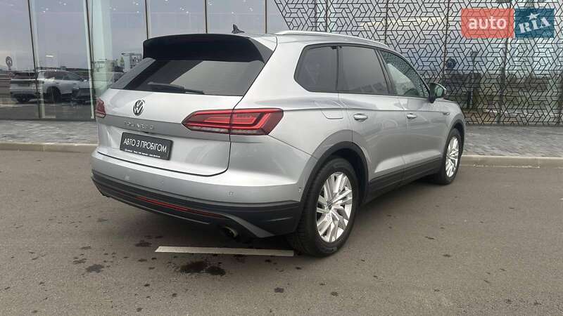 Позашляховик / Кросовер Volkswagen Touareg 2020 в Києві