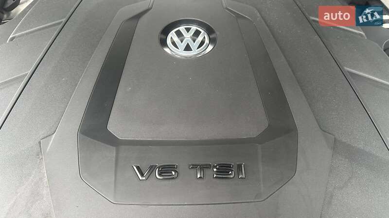 Позашляховик / Кросовер Volkswagen Touareg 2020 в Києві