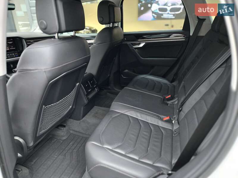 Позашляховик / Кросовер Volkswagen Touareg 2021 в Одесі