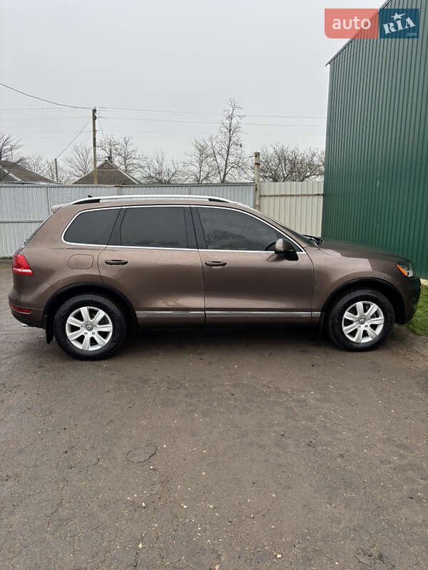 Позашляховик / Кросовер Volkswagen Touareg 2011 в Долинській