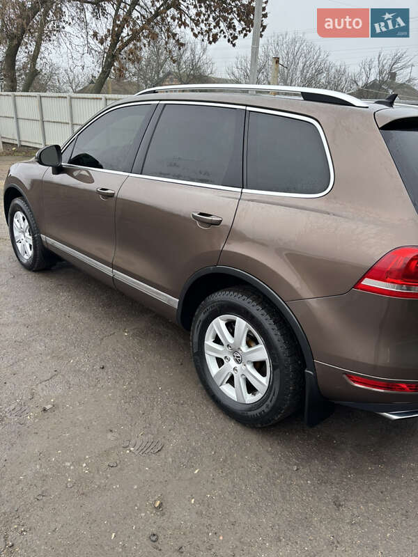 Позашляховик / Кросовер Volkswagen Touareg 2011 в Долинській