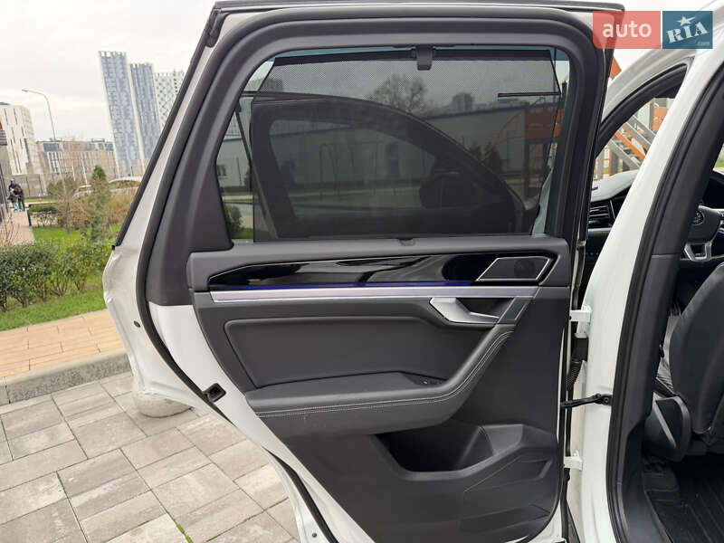 Внедорожник / Кроссовер Volkswagen Touareg 2018 в Киеве