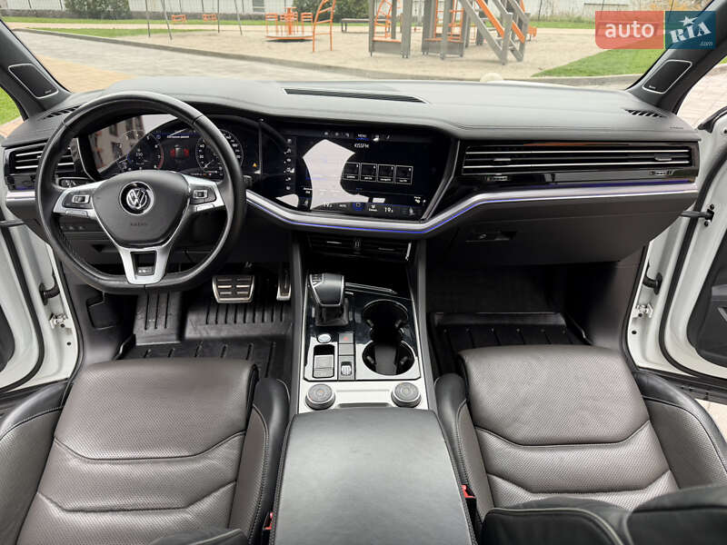 Внедорожник / Кроссовер Volkswagen Touareg 2018 в Киеве