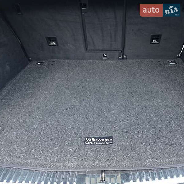 Позашляховик / Кросовер Volkswagen Touareg 2014 в Києві