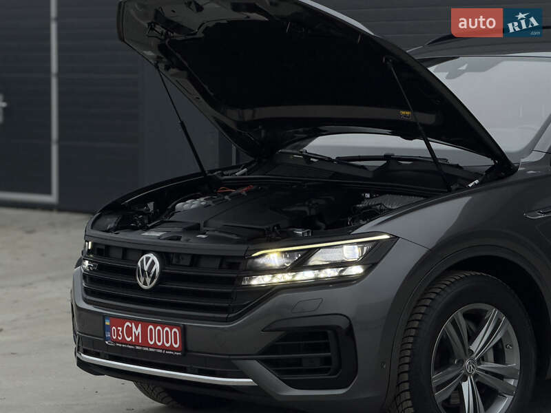 Позашляховик / Кросовер Volkswagen Touareg 2019 в Дубні