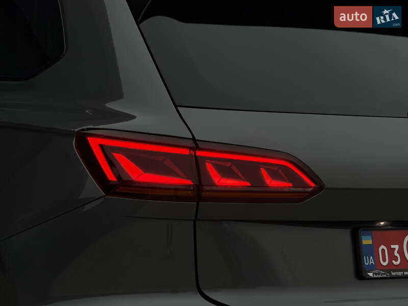 Позашляховик / Кросовер Volkswagen Touareg 2019 в Дубні