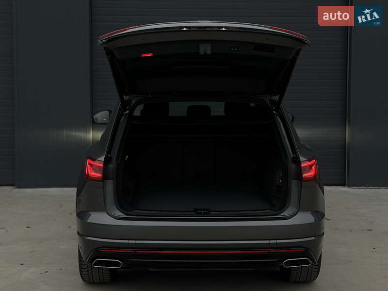 Позашляховик / Кросовер Volkswagen Touareg 2019 в Дубні