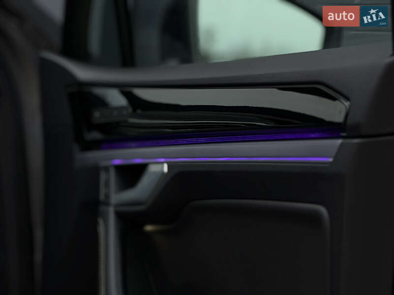 Позашляховик / Кросовер Volkswagen Touareg 2019 в Дубні