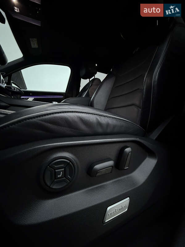 Позашляховик / Кросовер Volkswagen Touareg 2019 в Дубні