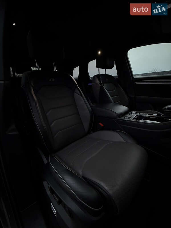 Позашляховик / Кросовер Volkswagen Touareg 2019 в Дубні