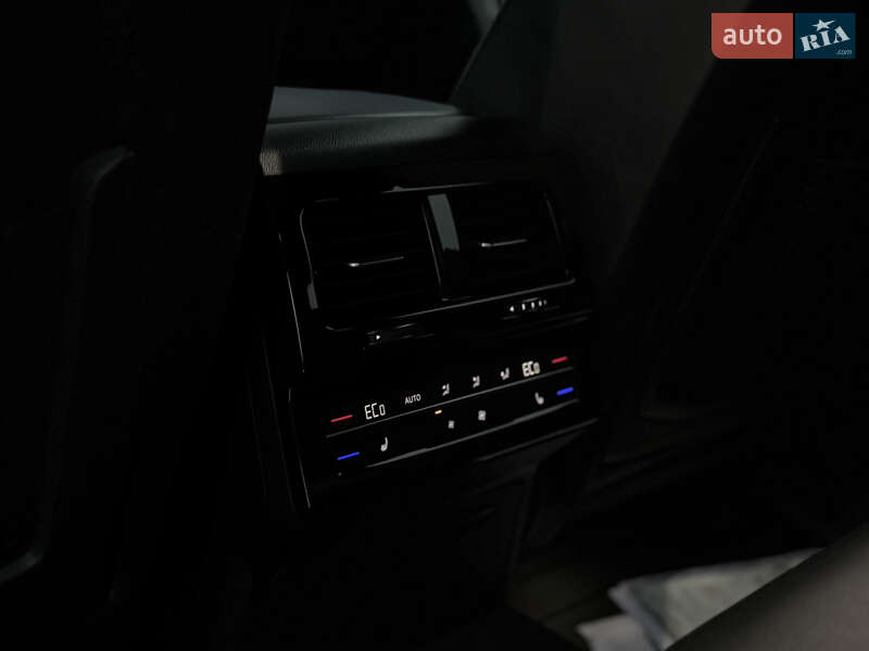 Позашляховик / Кросовер Volkswagen Touareg 2019 в Дубні