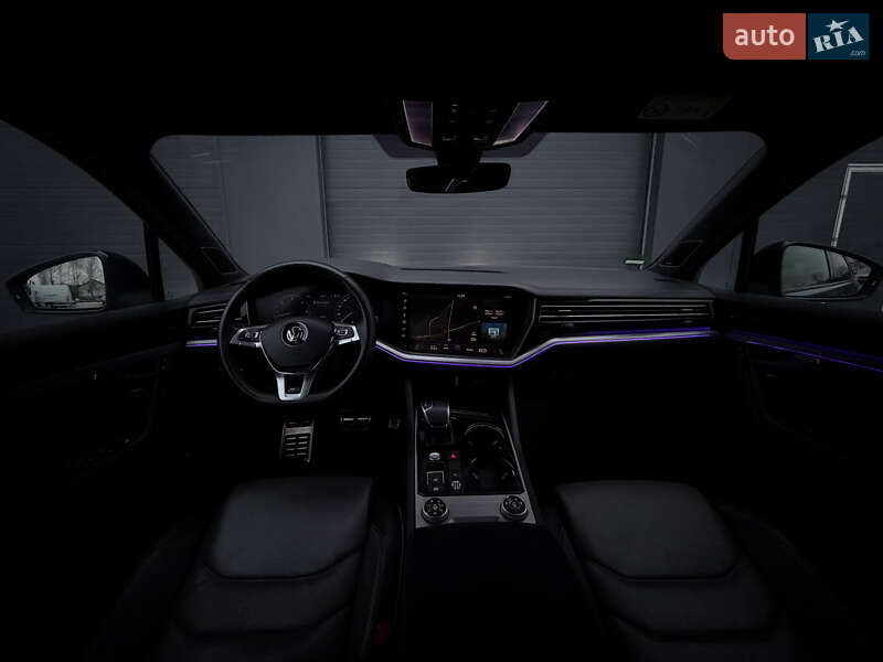 Позашляховик / Кросовер Volkswagen Touareg 2019 в Дубні