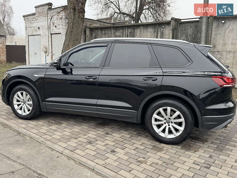 Позашляховик / Кросовер Volkswagen Touareg 2020 в Києві