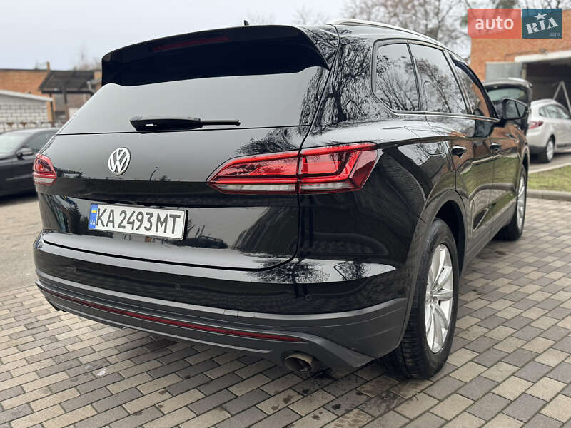 Позашляховик / Кросовер Volkswagen Touareg 2020 в Києві