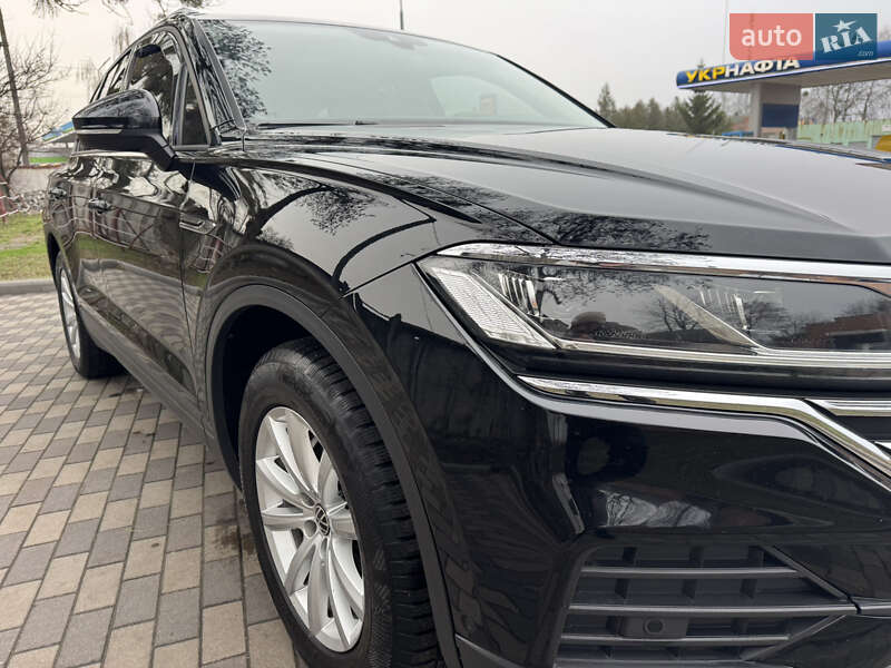 Позашляховик / Кросовер Volkswagen Touareg 2020 в Києві