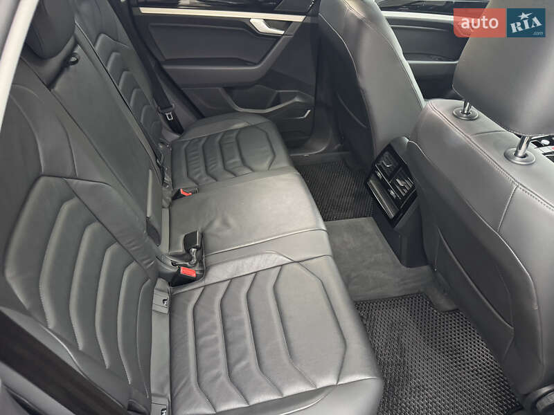 Позашляховик / Кросовер Volkswagen Touareg 2020 в Києві