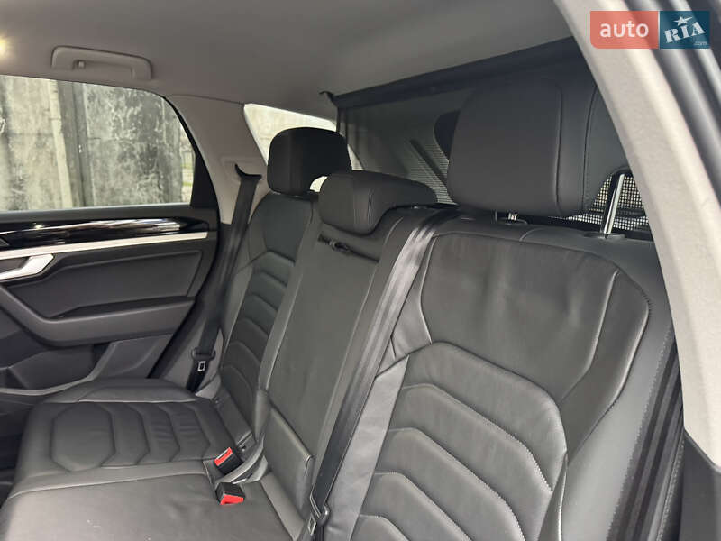 Позашляховик / Кросовер Volkswagen Touareg 2020 в Києві