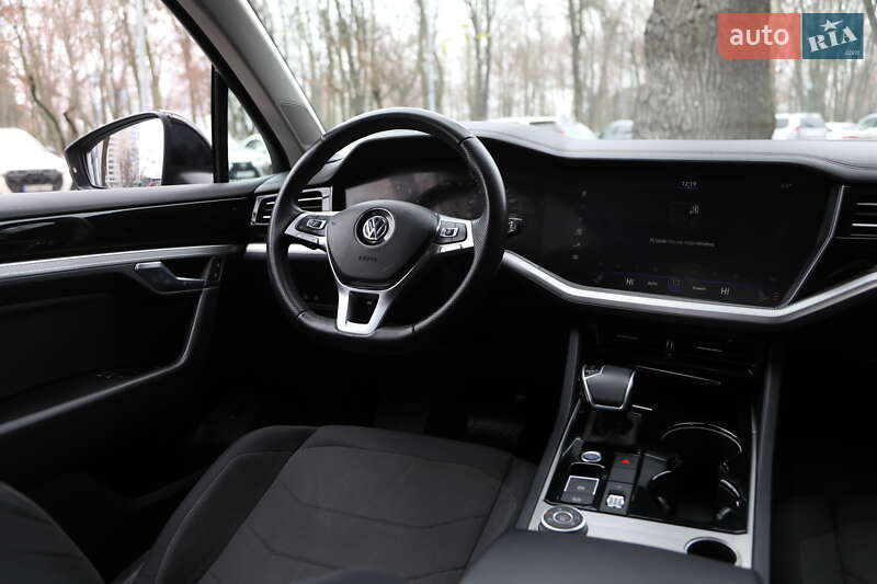 Позашляховик / Кросовер Volkswagen Touareg 2018 в Харкові фото 11 Позашляховик / Кросовер Volkswagen Touareg 2018 в Харкові