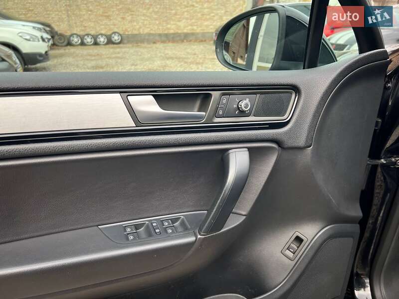 Позашляховик / Кросовер Volkswagen Touareg 2014 в Коломиї