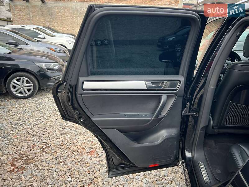 Позашляховик / Кросовер Volkswagen Touareg 2014 в Коломиї