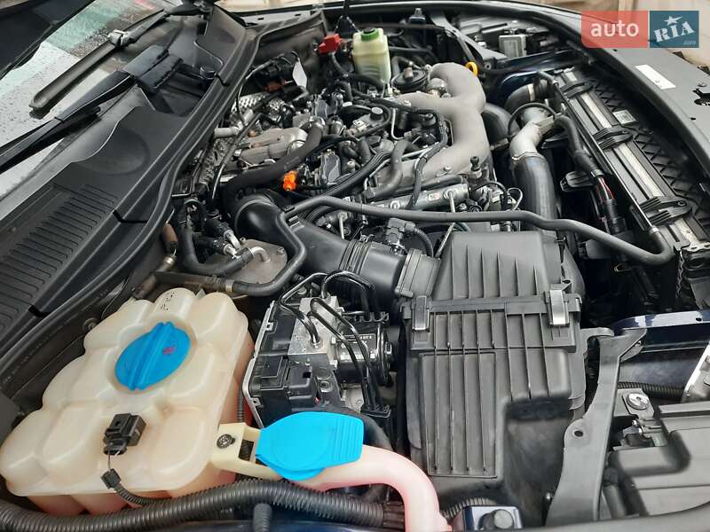 Позашляховик / Кросовер Volkswagen Touareg 2011 в Ірпені