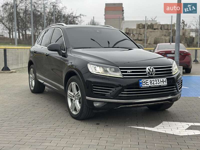 Позашляховик / Кросовер Volkswagen Touareg 2015 в Первомайську