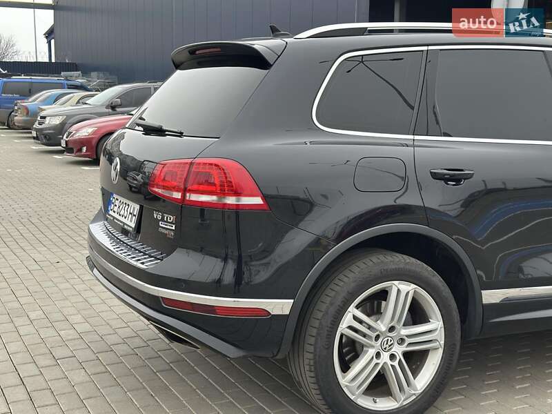 Позашляховик / Кросовер Volkswagen Touareg 2015 в Первомайську