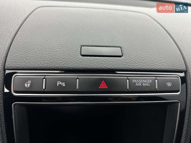 Позашляховик / Кросовер Volkswagen Touareg 2015 в Первомайську