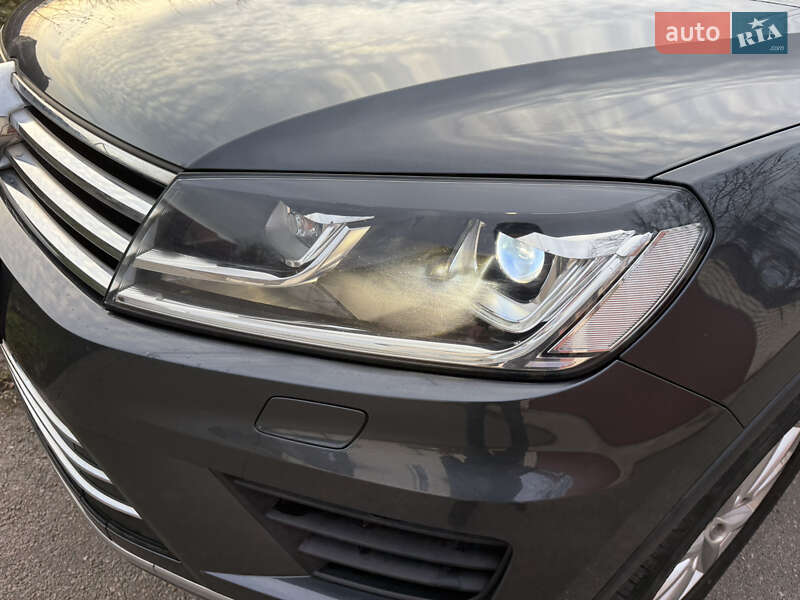 Позашляховик / Кросовер Volkswagen Touareg 2016 в Києві