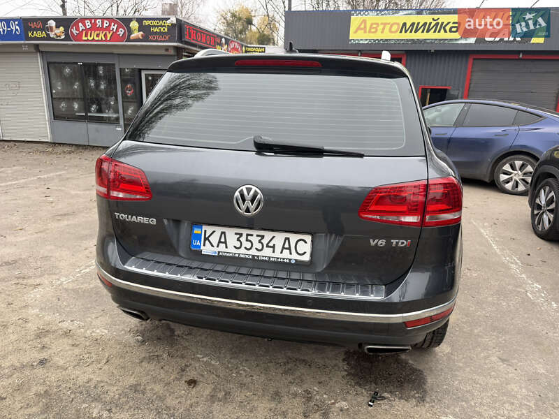 Позашляховик / Кросовер Volkswagen Touareg 2016 в Києві