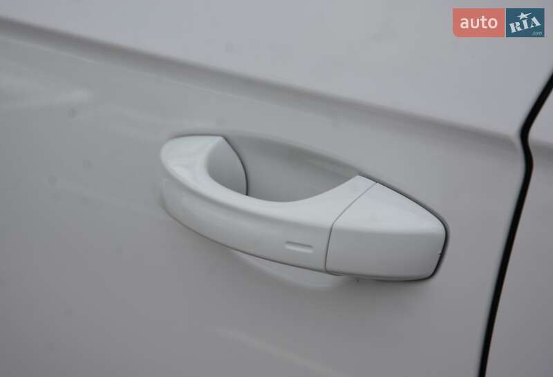 Позашляховик / Кросовер Volkswagen Touareg 2019 в Києві фото 12 Позашляховик / Кросовер Volkswagen Touareg 2019 в Києві