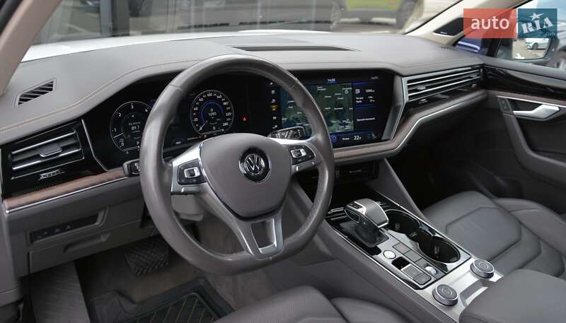 Позашляховик / Кросовер Volkswagen Touareg 2019 в Києві фото 16 Позашляховик / Кросовер Volkswagen Touareg 2019 в Києві