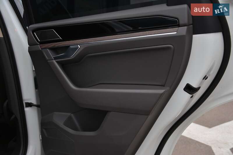 Позашляховик / Кросовер Volkswagen Touareg 2019 в Києві фото 46 Позашляховик / Кросовер Volkswagen Touareg 2019 в Києві