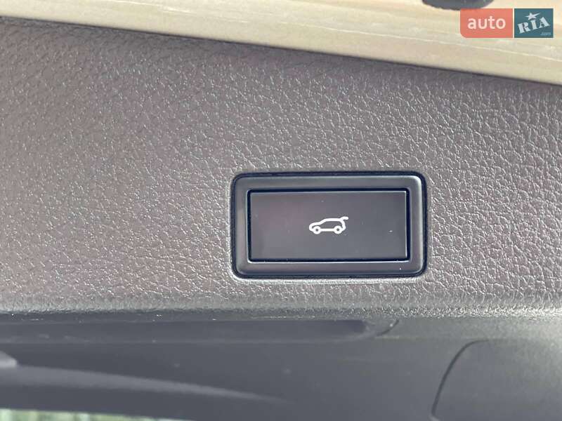 Позашляховик / Кросовер Volkswagen Touareg 2016 в Києві фото 25 Позашляховик / Кросовер Volkswagen Touareg 2016 в Києві