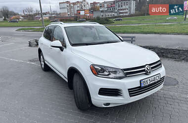 Внедорожник / Кроссовер Volkswagen Touareg 2014 в Хмельницком