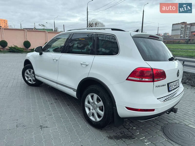Внедорожник / Кроссовер Volkswagen Touareg 2014 в Хмельницком