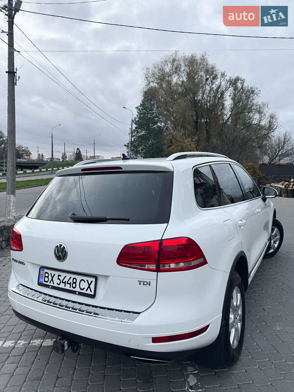 Внедорожник / Кроссовер Volkswagen Touareg 2014 в Хмельницком